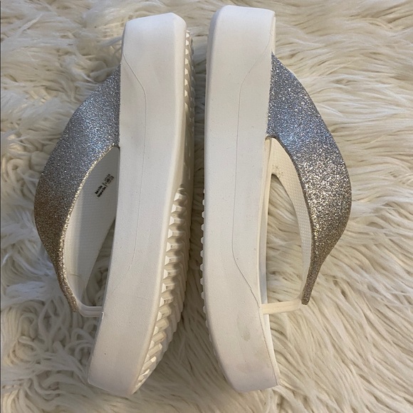 CROCS Women's Glittery Silver Sandals size 9 BNWOT see all photos - Picture 5 of 11